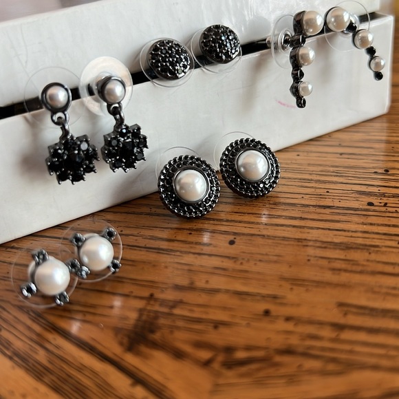 NEW White House Black Market 5 stud Earrings.Pearls& Black crystals.Elegant - Picture 5 of 7